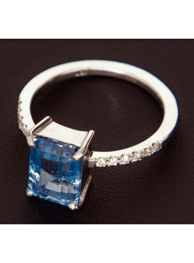 18K WHITE GOLD BLUE BERYL & DIAMOND RING