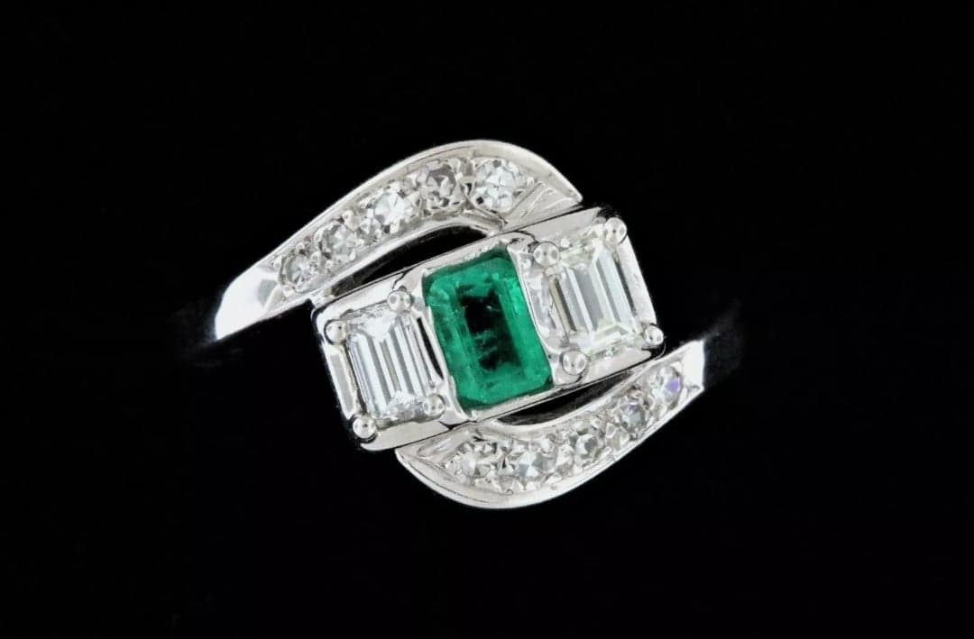 14K White Gold Vintage Emerald and Diamond Ring